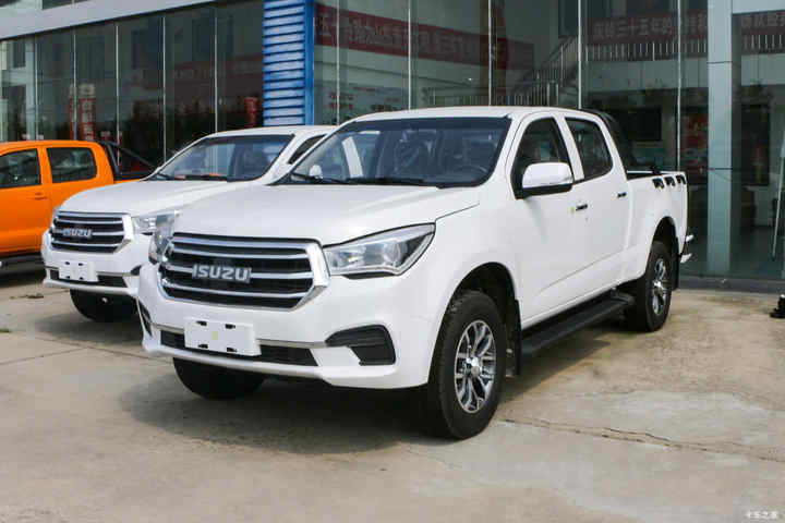 Isuzu 4-Door Pickup: Rugged Performance Meets Everyday Comfort