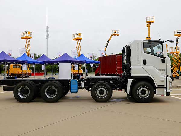 ISUZU 8×4 Chassis
